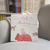 😮‍💨Après 6 mois de travail…

Ça y est ! Il est là ! 🤗 Notre livre « La Moufle de Bunburry » est arrivé ! Il s’agit d’un livre bilingue français-anglais écrit par Lucie et illustré par Lorna. 
Il est déjà disponible dans notre boutique en ligne (lien dans la bio).

« Près du paisible village de Bunburry, une moufle rouge devient le refuge improbable d’une joyeuse bande d’animaux de la forêt. D’un lapin curieux à une ourse espiègle, chacun trouvera chaleur et amitié dans cette aventure! Mais attention, ce joli nid douillet résistera-t-il à l’arrivée de tous ces occupants? »

Pour découvrir l’intérieur du livre et son utilisation avec les marionnettes, stay tuned !

Bear Tree Company, c’est aussi...
Cadeaux de Naissance 🎁/ Mobiles pour bébés 🌜/ Décoration ✨🛋️/ Jouets bébé et enfant 👶👦👧/Supports pédagogiques Français-Anglais 🇫🇷 🇬🇧/ Faire-part de naissance🐤/ Cartes de voeux ✉️,…

#livrejeunesse #livrebilingue #histoiredusoir